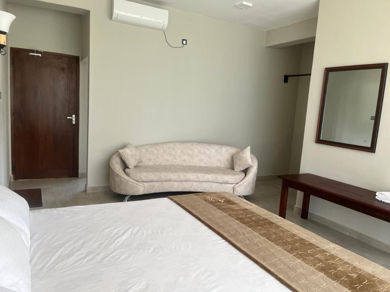 Blue Wave Beach Villa By Aaryan Group Ambalangoda  Eksteriør billede
