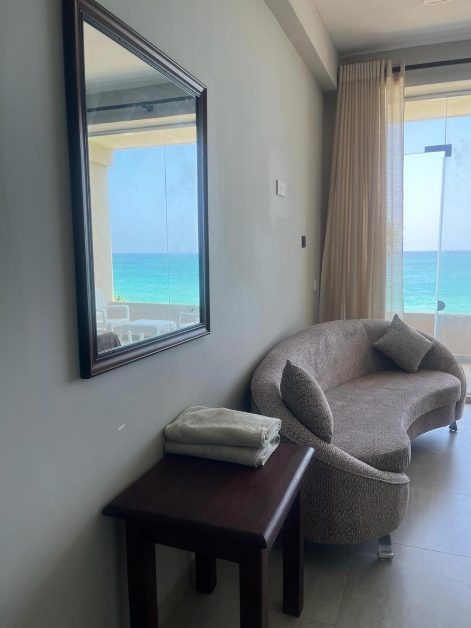 Blue Wave Beach Villa By Aaryan Group Ambalangoda  Eksteriør billede