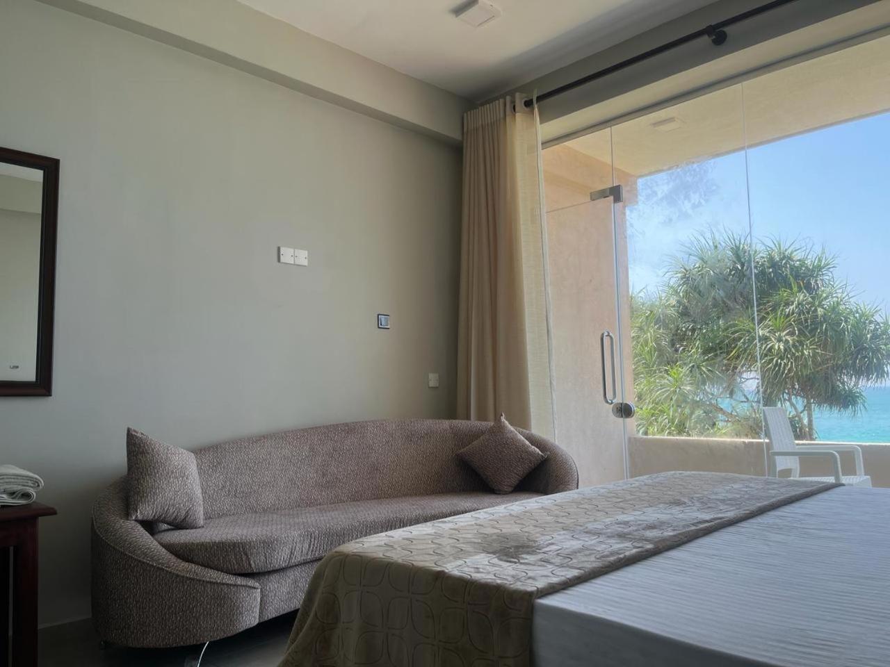 Blue Wave Beach Villa By Aaryan Group Ambalangoda  Eksteriør billede