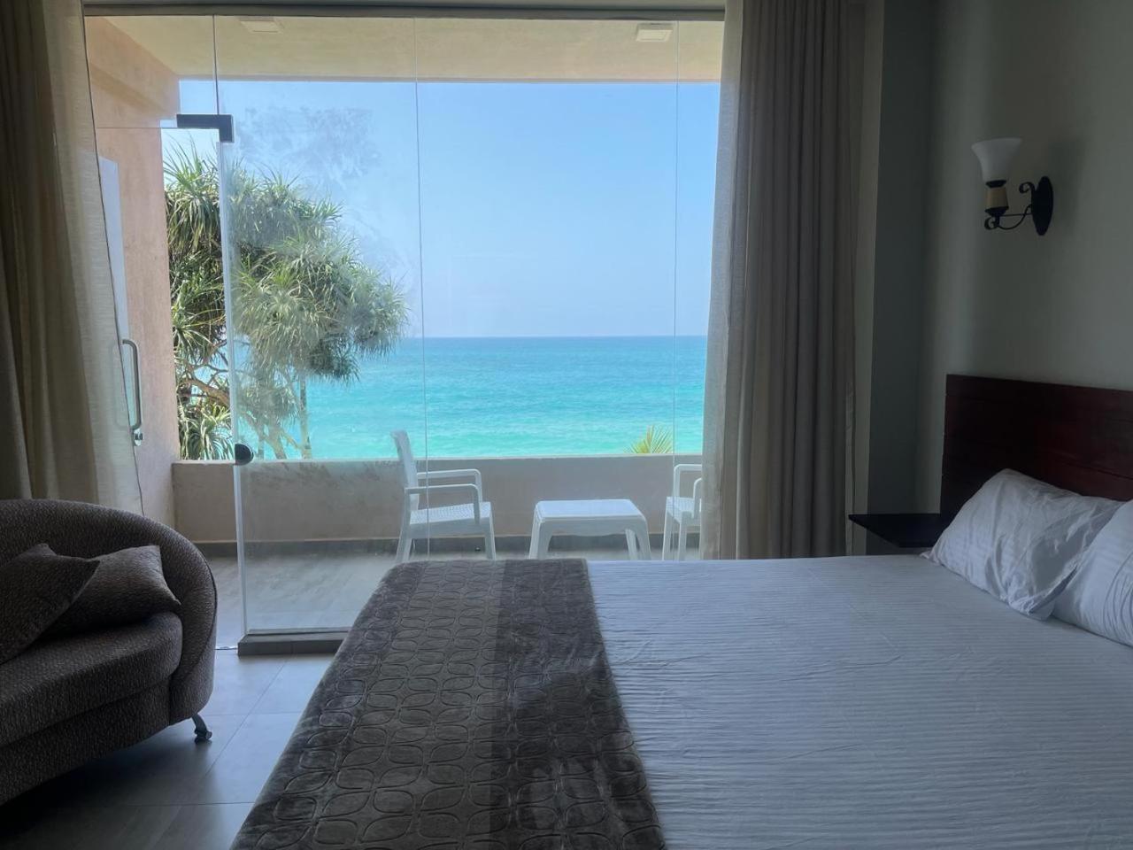 Blue Wave Beach Villa By Aaryan Group Ambalangoda  Eksteriør billede