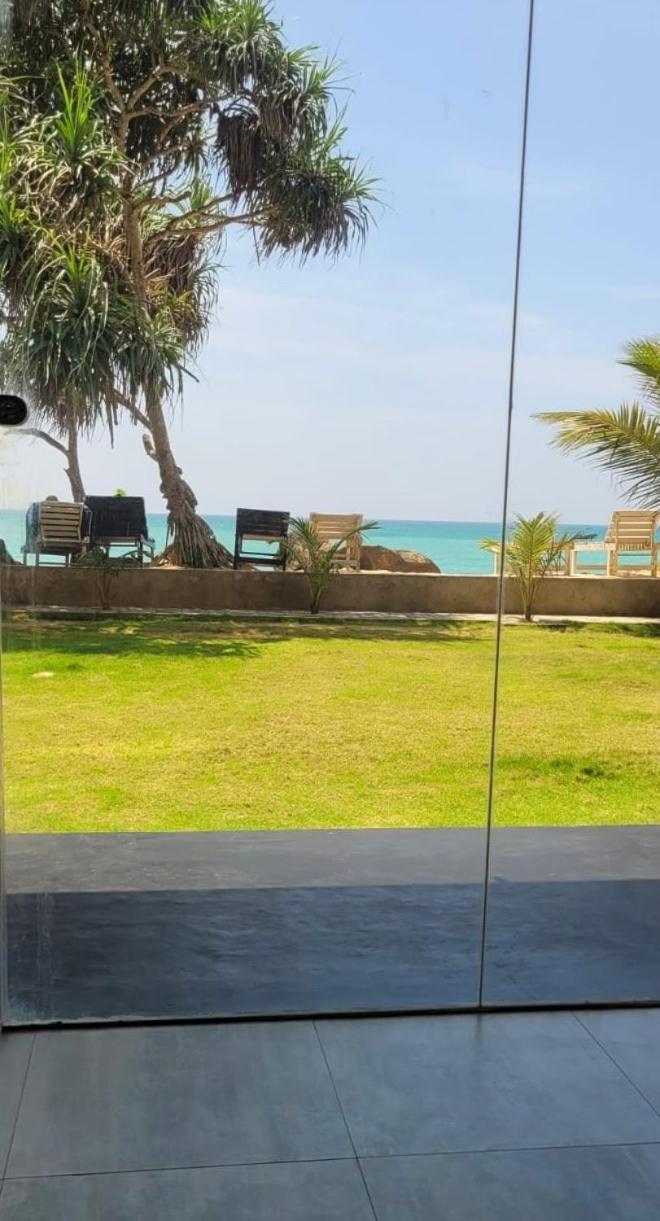 Blue Wave Beach Villa By Aaryan Group Ambalangoda  Eksteriør billede